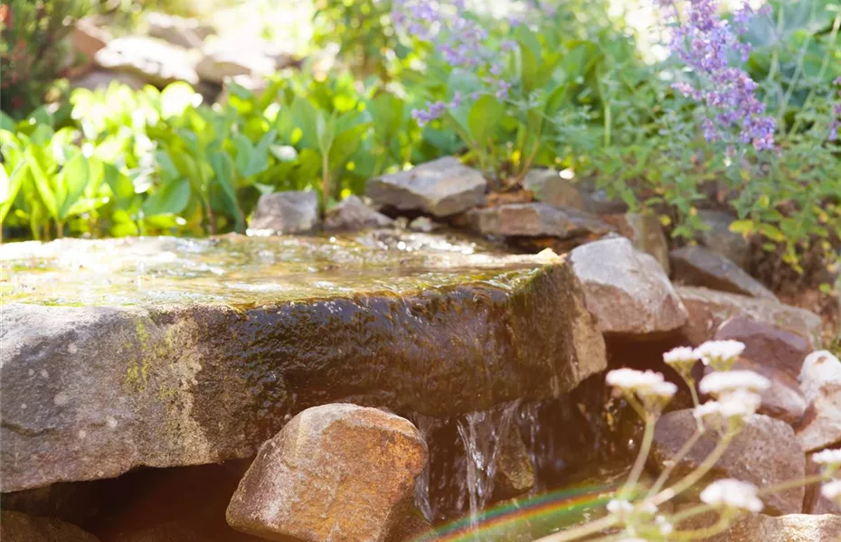 Findlinge im Garten - Sitzgelegenheit, Wasserfall oder Dekoelement